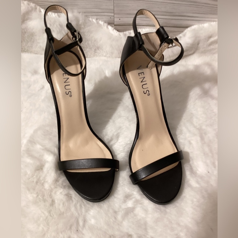 Venus Women’s Heels Size 7